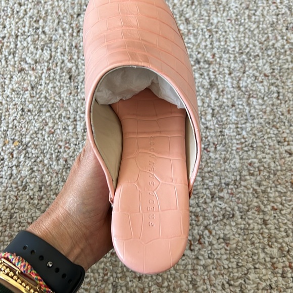 NWT Freda Salvador Samantha Clog in Peony Embossed Croc. Size 8.5 - Picture 3 of 7